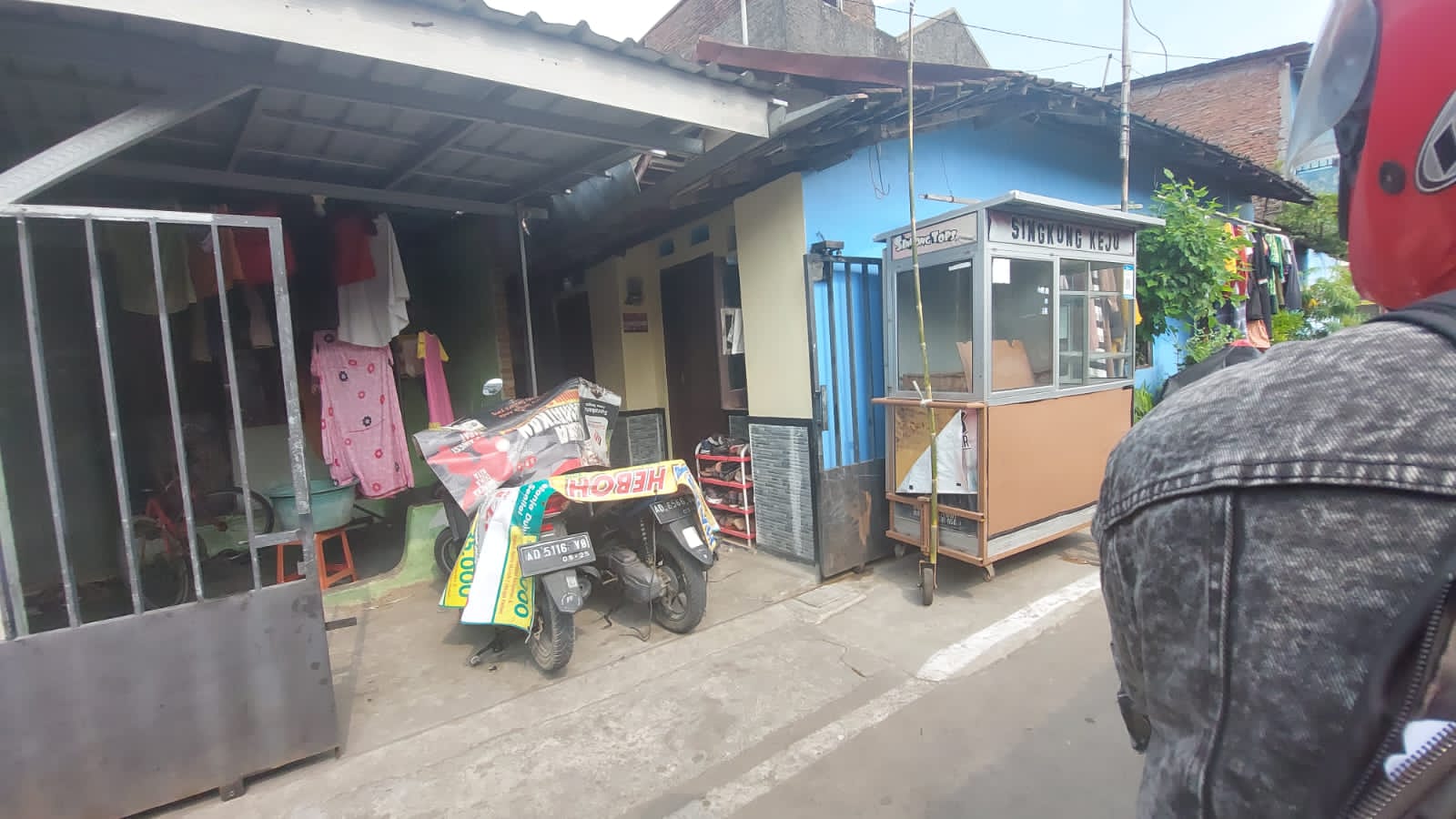 Lagi! Densus 88 Mabes Polri geledah satu rumah di Cemani, Sukoharjo Lagi! Densus 88 Mabes Polri geledah satu rumah di Cemani, Sukoharjo