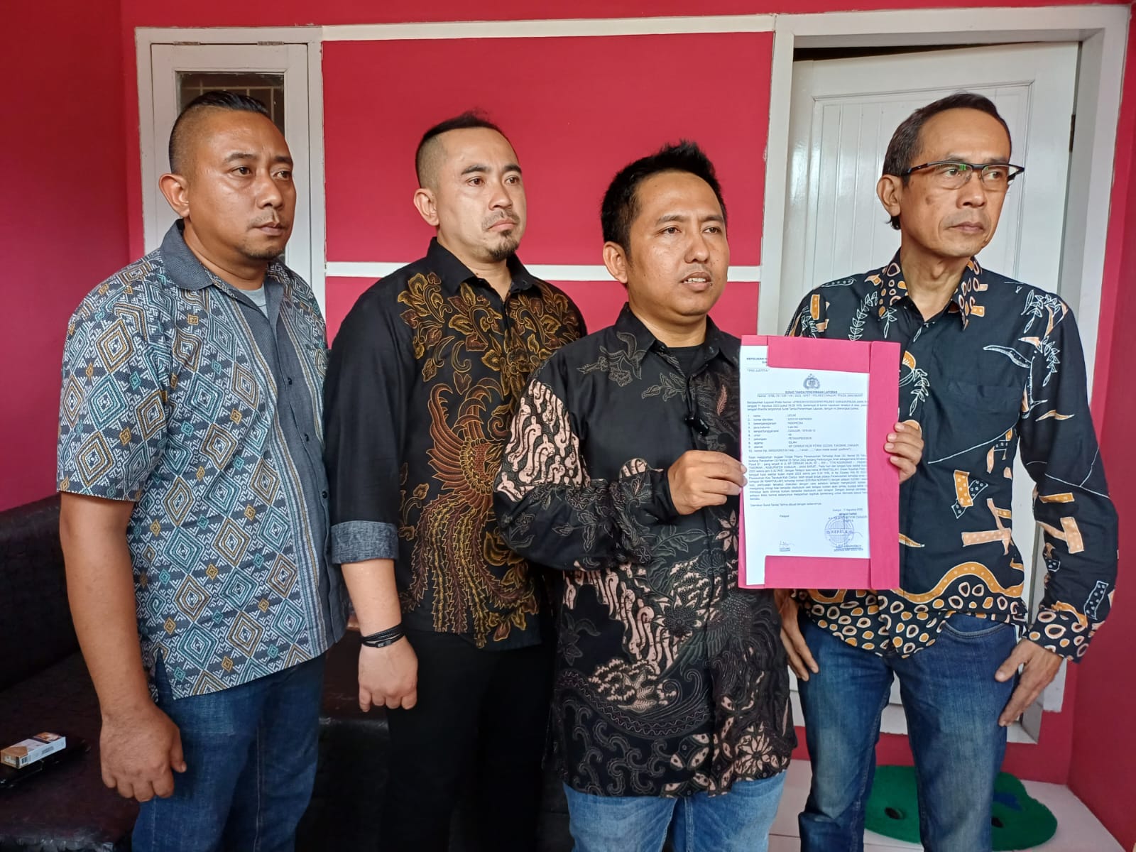 Diduga setubuhi santriwati, pimpinan ponpes di Cianjur dilaporkan ke polisi Diduga setubuhi santriwati, pimpinan ponpes di Cianjur dilaporkan ke polisi