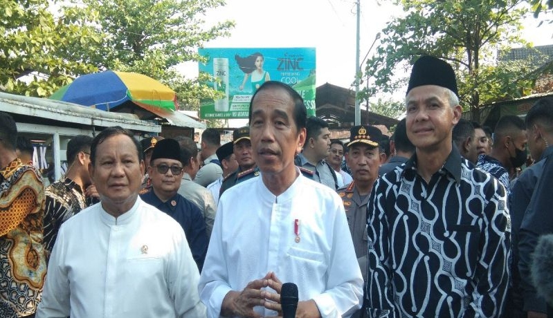 Presiden Jokowi mengecek harga komoditas di pasar Pekalongan