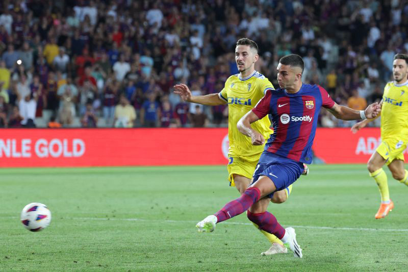 Dua gol penghujung laga amankan kemenangan Barca atas Cadiz Dua gol penghujung laga amankan kemenangan Barca atas Cadiz