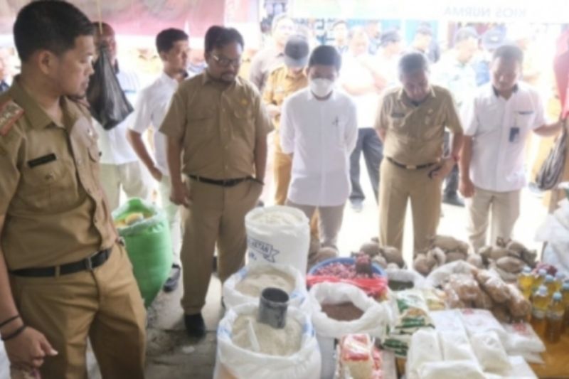 Pemerintah jual beras murah di Sulbar atasi lonjakan harga Pemerintah jual beras murah di Sulbar atasi lonjakan harga
