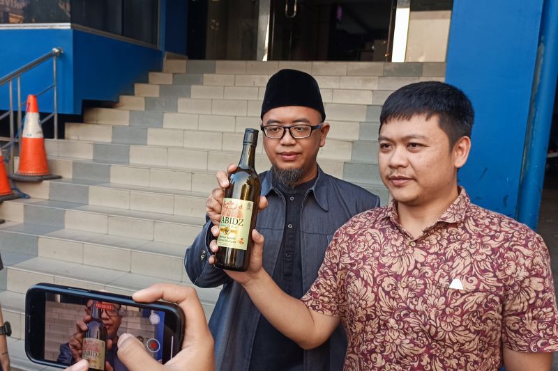 Konsumen laporkan produk wine merek Nabidz ke Polda Metro Jaya Konsumen laporkan produk wine merek Nabidz ke Polda Metro Jaya
