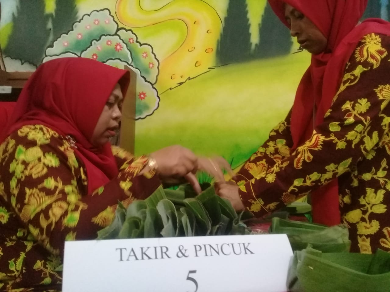 200 peserta ikuti lomba buat takir dan pincuk 200 peserta ikuti lomba buat takir dan pincuk