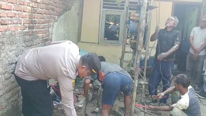 Antisipasi krisis air bersih, Kapolsek Kesambi buatkan sumur bor Antisipasi krisis air bersih, Kapolsek Kesambi buatkan sumur bor