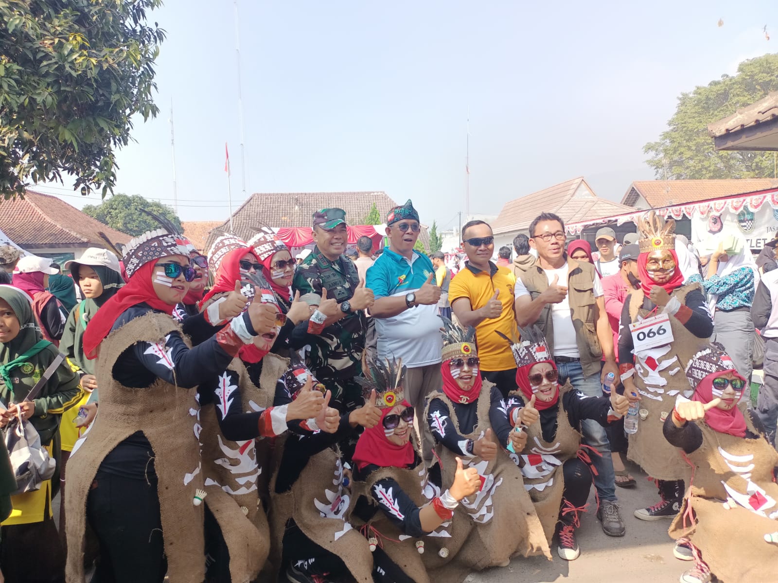 Jelang Pemilu 2024, ribuan warga Ciparay ikuti gerak jalan santai Jelang Pemilu 2024, ribuan warga Ciparay ikuti gerak jalan santai