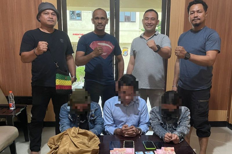 Polisi tangkap wanita di Kendari terkait perdagangan orang Polisi tangkap wanita di Kendari terkait perdagangan orang