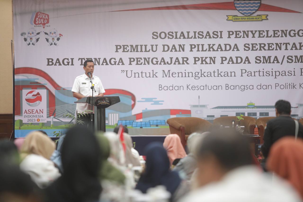 Plh Wali Kota Bandung minta guru PKN ajak siswa-siswi partisipasi di Pemilu 2024 Plh Wali Kota Bandung minta guru PKN ajak siswa-siswi partisipasi di Pemilu 2024