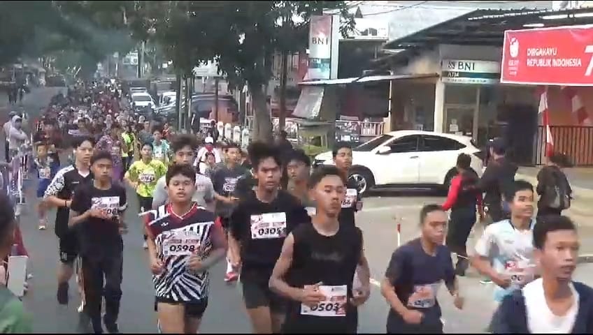 Ribuan pelari ikuti Polres Cianjur Fun Run 2023 di Cianjur Ribuan pelari ikuti Polres Cianjur Fun Run 2023 di Cianjur