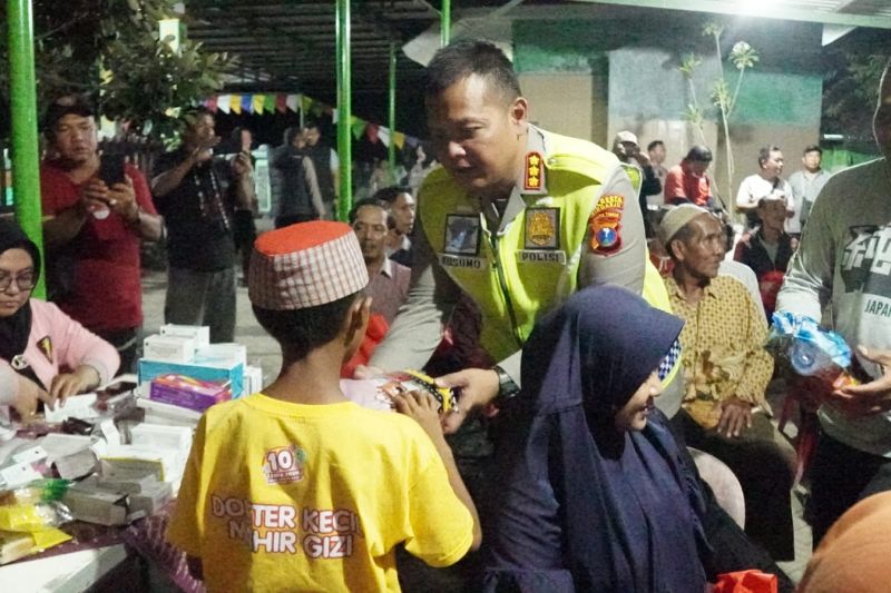 Polisi Sidoarjo bakti sosial kemerdekaan wilayah pesisir