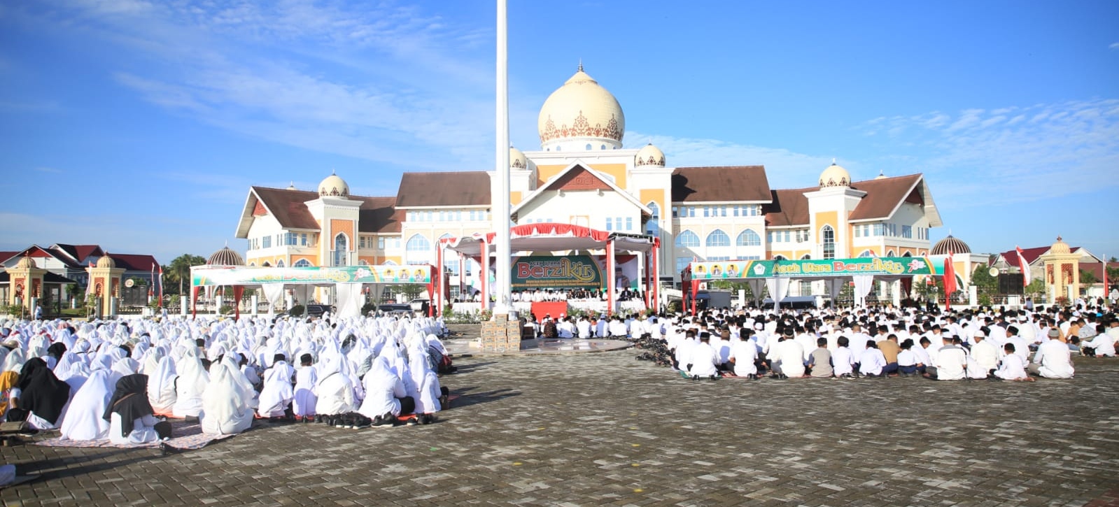 Rayakan HUT ke-78 RI, ribuan warga dan forkopimda larut dalam doa Rayakan HUT ke-78 RI, ribuan warga dan forkopimda larut dalam doa