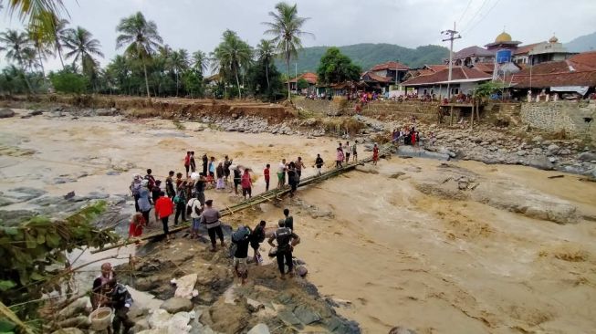 9 Agustus 2021: Cigudeg Bogor diterjang banjir lintasan