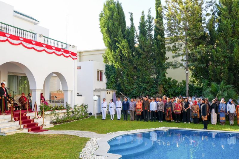 Radio terkenal Tunisia liput langsung upacara bendera di KBRI Tunis Radio terkenal Tunisia liput langsung upacara bendera di KBRI Tunis