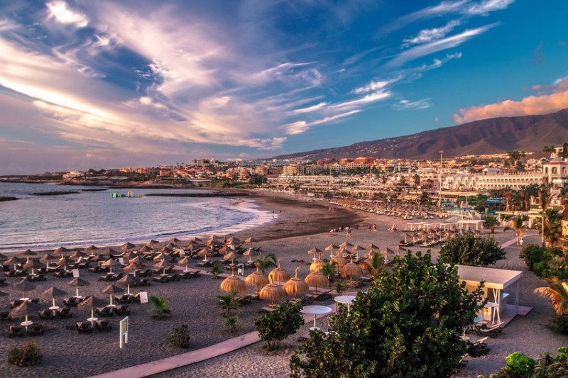 Kebakaran hutan di Tenerife, Spanyol memburuk dan memaksa evakuasi Kebakaran hutan di Tenerife, Spanyol memburuk dan memaksa evakuasi