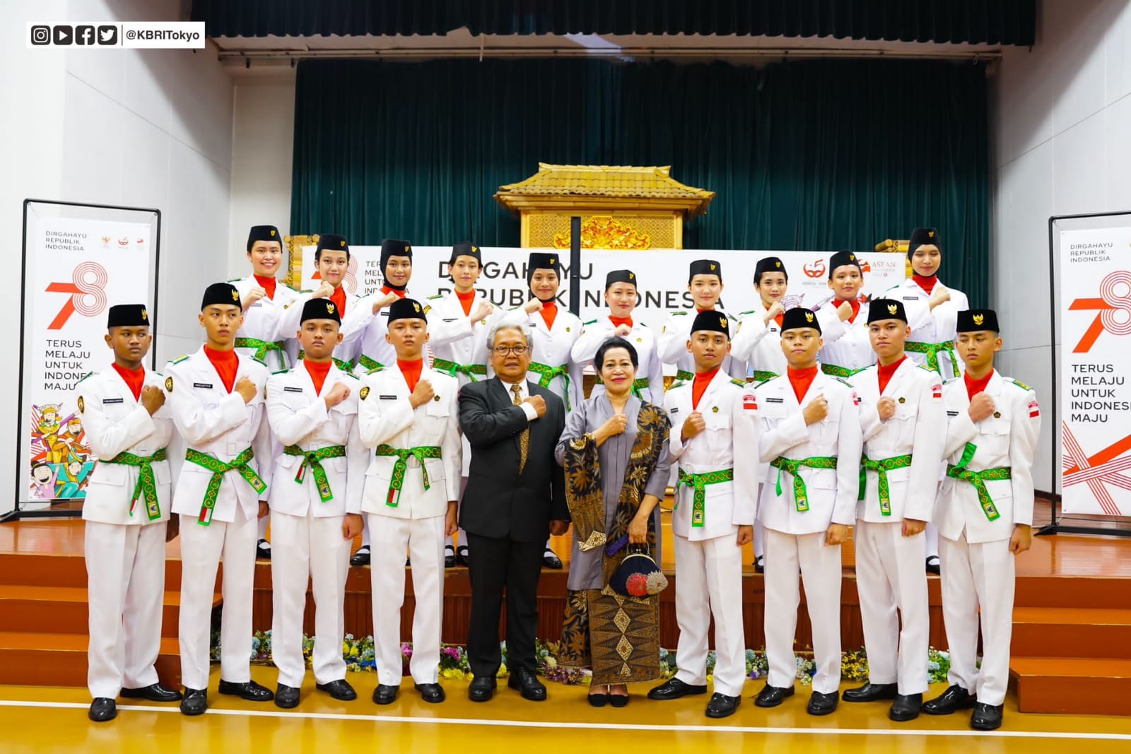 Dubes Heri Akhmadi kukuhkan 18 anggota Paskibra KBRI Tokyo 2023 Dubes Heri Akhmadi kukuhkan 18 anggota Paskibra KBRI Tokyo 2023