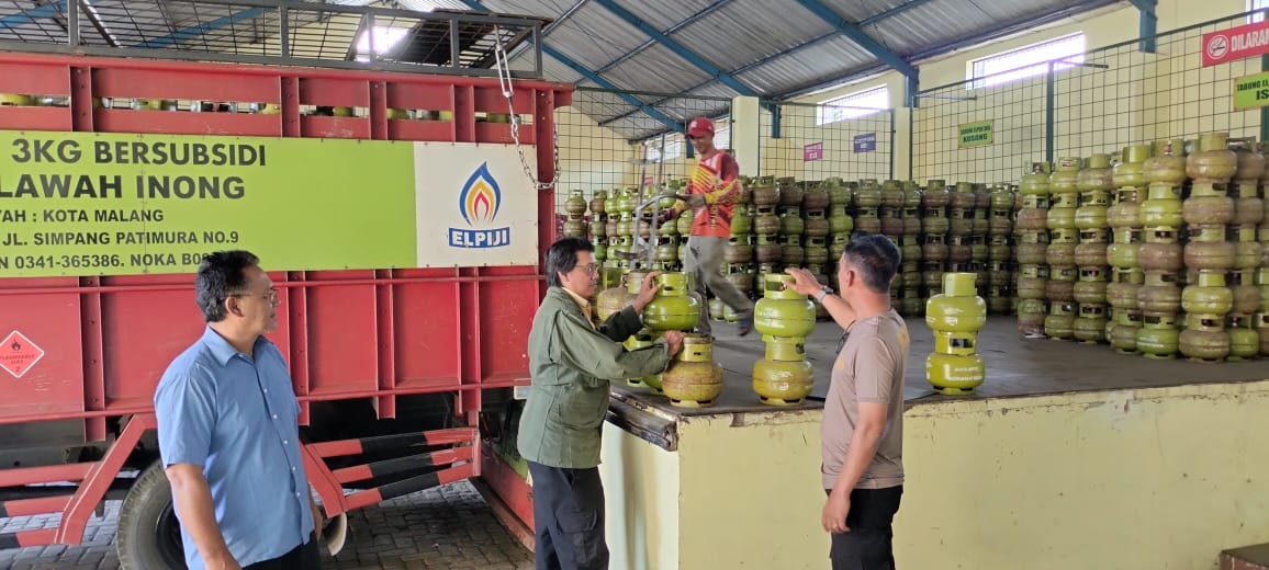 LPG 3 kg langka, Wawali desak Disdag Kota Malang blusukan hingga toko di kampung LPG 3 kg langka, Wawali desak Disdag Kota Malang blusukan hingga toko di kampung