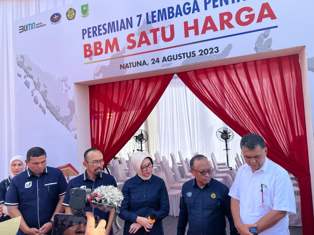 BPH Migas dan Pertamina Patra Niaga resmikan lembaga penyalur BBM Satu Harga di Natuna BPH Migas dan Pertamina Patra Niaga resmikan lembaga penyalur BBM Satu Harga di Natuna