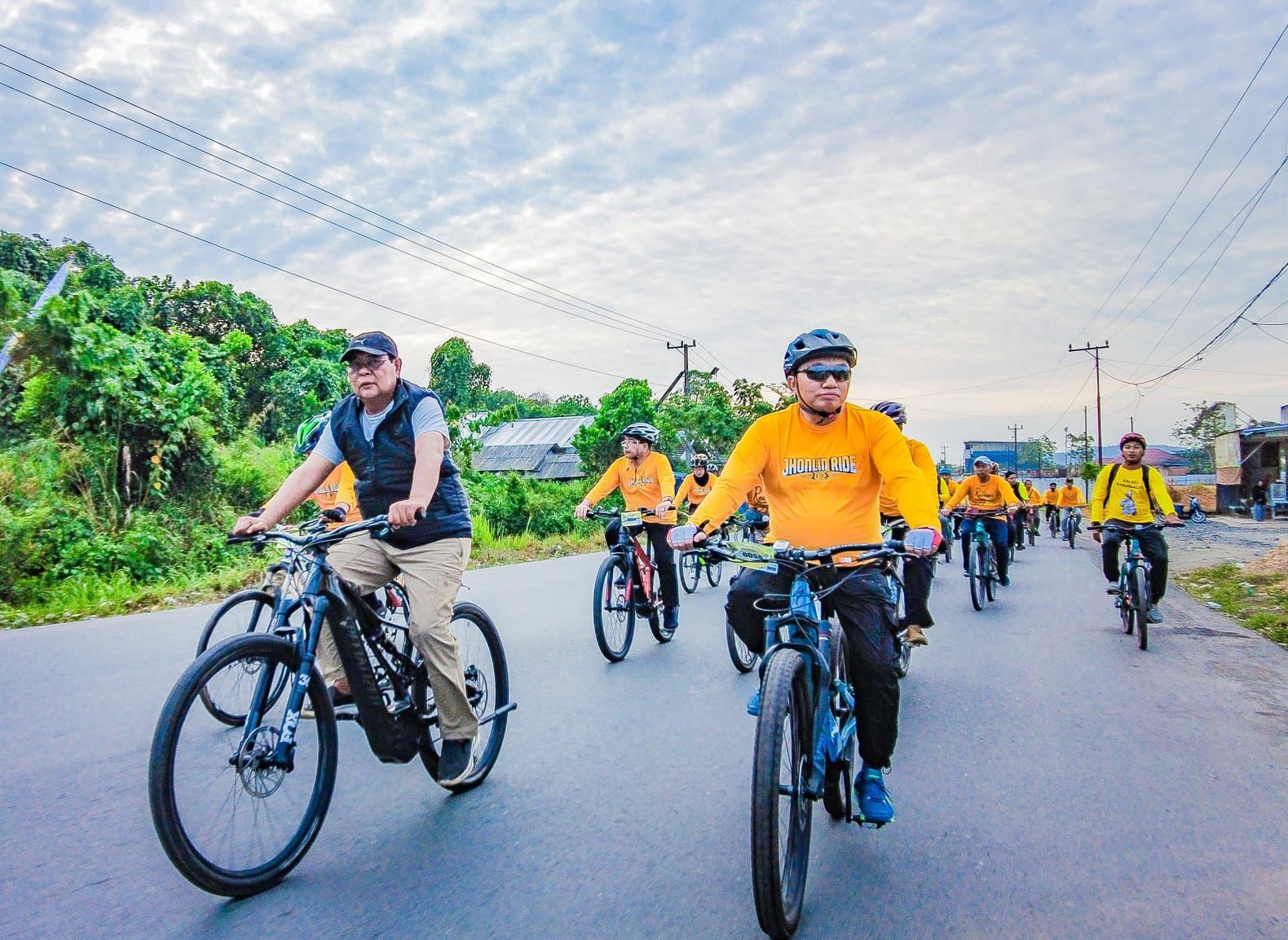 Berhadiah Rp2 miliar, atlet nasional hingga pendatang luar Kalsel ikuti Jhonlin Ride 2023 Berhadiah Rp2 miliar, atlet nasional hingga pendatang luar Kalsel ikuti Jhonlin Ride 2023