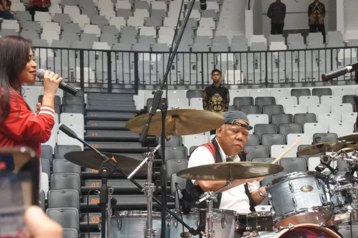 Menteri Basuki tiba-tiba diminta main drum di depan Presiden Jokowi