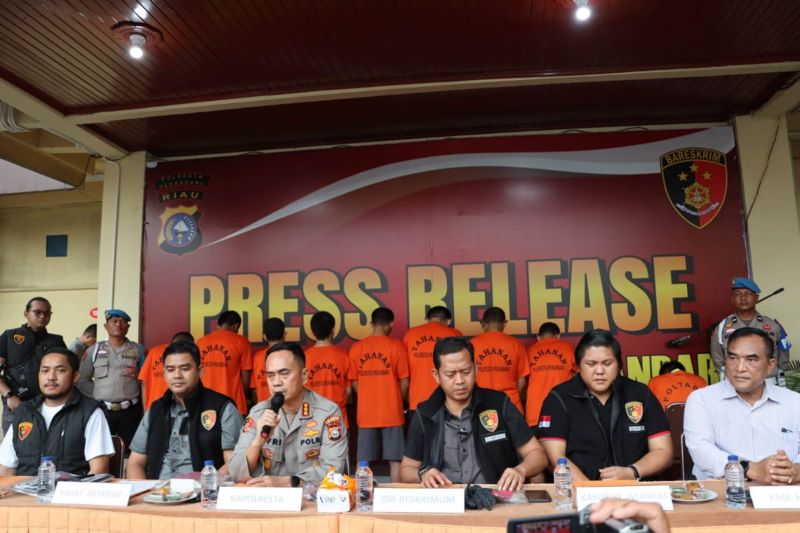 Polresta Pekanbaru tangkap kembali 10 tahanan Polsek Rumbai yang kabur Polresta Pekanbaru tangkap kembali 10 tahanan Polsek Rumbai yang kabur