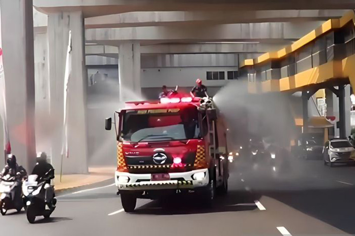 Guru Besar FKUI bicara hasil semprotkan air ke jalan demi cegah polusi Guru Besar FKUI bicara hasil semprotkan air ke jalan demi cegah polusi