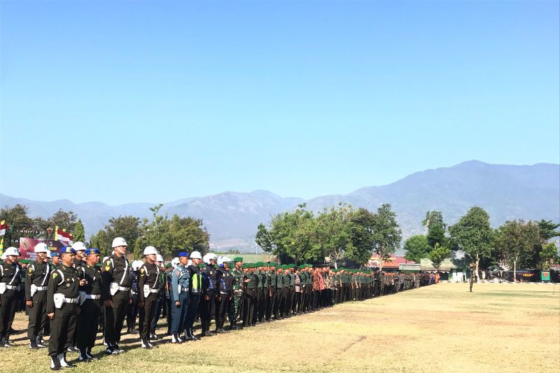 Ribuan personel gabungan TNI-Polri siap amankan kunker Presiden Jokowi Ribuan personel gabungan TNI-Polri siap amankan kunker Presiden Jokowi