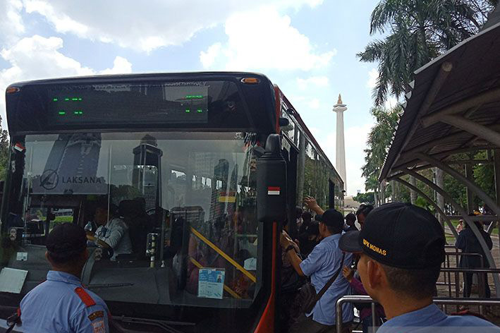 Penyesuaian rute TransJakarta akibat ada aksi buruh di Patung Kuda Penyesuaian rute TransJakarta akibat ada aksi buruh di Patung Kuda