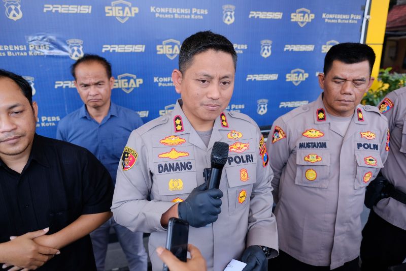 Polisi Blitar tangkap 10 tersangka kasus penyalahgunaan narkoba Polisi Blitar tangkap 10 tersangka kasus penyalahgunaan narkoba