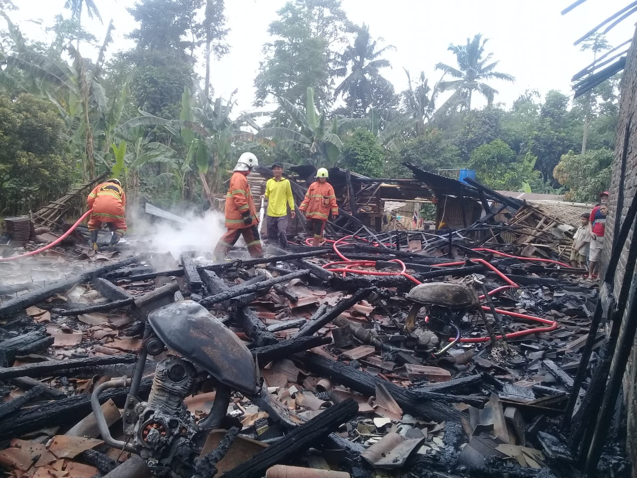 Api lalap rumah dan sepeda motor milik warga Salatiga