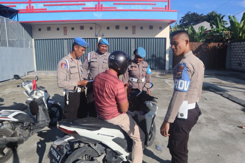 Polres Jayapura gelar operasi kelengkapan kendaraan bermotor anggota Polres Jayapura gelar operasi kelengkapan kendaraan bermotor anggota