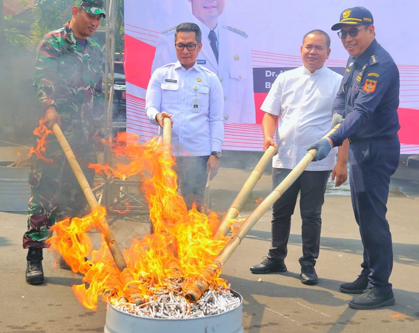 Berikan efek jera, Forkopimda Pati Raya musnahkan 6 juta batang rokok ilegal Berikan efek jera, Forkopimda Pati Raya musnahkan 6 juta batang rokok ilegal