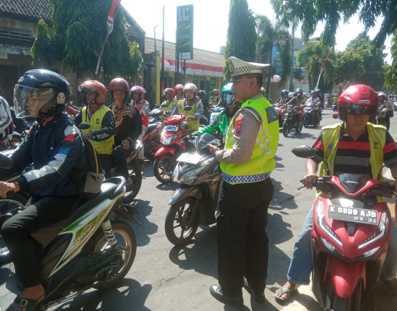 Ugal-ugalan, Satlantas Polres Kudus tertibkan pengemudi ojek wisata religi Menara Kudus Ugal-ugalan, Satlantas Polres Kudus tertibkan pengemudi ojek wisata religi Menara Kudus