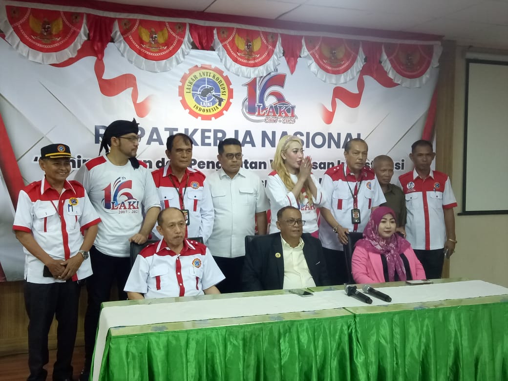 Dengungkan anti korupsi, Sandy Tumiwa dan Vista Putri ramaikan kongres LAKI Dengungkan anti korupsi, Sandy Tumiwa dan Vista Putri ramaikan kongres LAKI