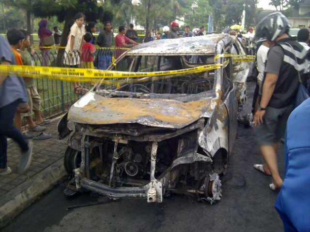 12 Agustus 2014: Tabrakan beruntun di Bintaro, tiga mobil terbakar