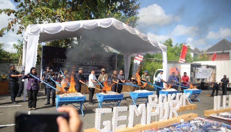 Bea Cukai di Bali musnahkan barang ilegal rugikan negara Rp3,3 miliar