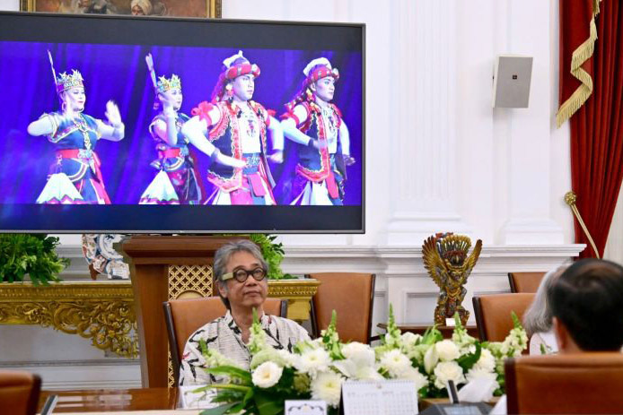 Butet Kartaredjasa persentasikan tarian tentang IKN kepada Jokowi Butet Kartaredjasa persentasikan tarian tentang IKN kepada Jokowi