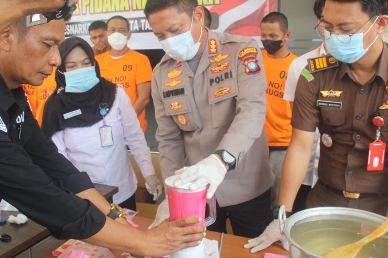 Polresta Tanjungpinang musnahkan 3,8 kilo sabu dan 4.666 pil ekstasi Polresta Tanjungpinang musnahkan 3,8 kilo sabu dan 4.666 pil ekstasi