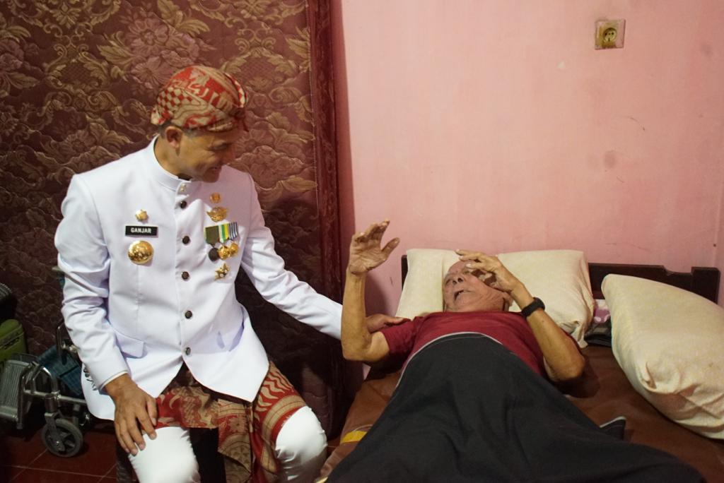 Ganjar beri kado rehab rumah untuk veteran AL di HUT ke-78 RI Ganjar beri kado rehab rumah untuk veteran AL di HUT ke-78 RI