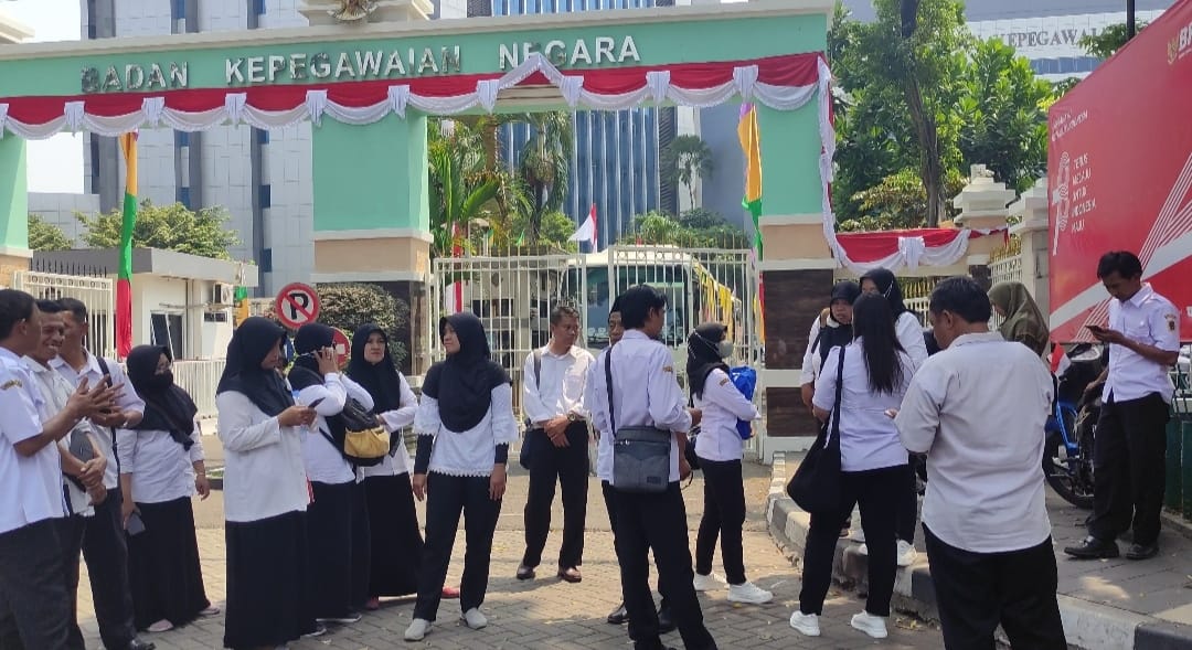 Minta kejelasan status PNS, guru honorer K2 asal Klaten sambangi BKN