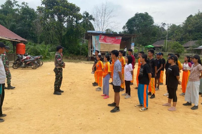 Satgas Pamtas bantu mengajar di SDN Merakai Panjang batas RI-Malaysia