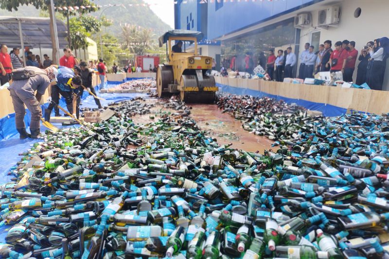 Bea Cukai Bandarlampung selamatkan kerugian negara Rp11,8 miliar Bea Cukai Bandarlampung selamatkan kerugian negara Rp11,8 miliar