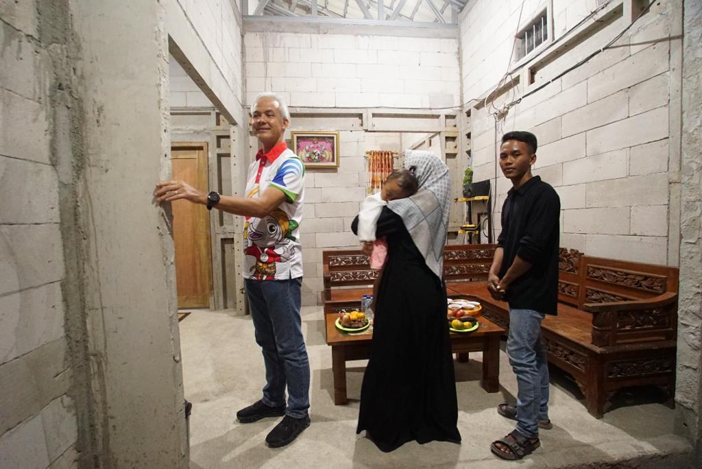 Ini cerita Noviana, penjual es yang rumahnya diinapi Ganjar Ini cerita Noviana, penjual es yang rumahnya diinapi Ganjar