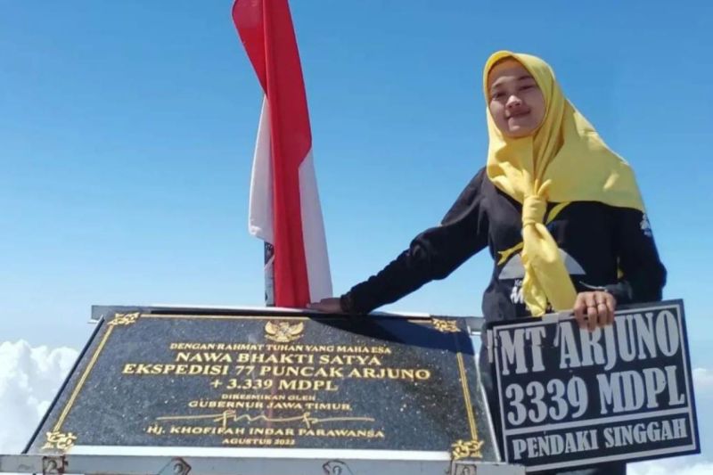 Prasasti Nawa Bhakti Satya spot foto favorit pendaki Gunung Arjuno Prasasti Nawa Bhakti Satya spot foto favorit pendaki Gunung Arjuno