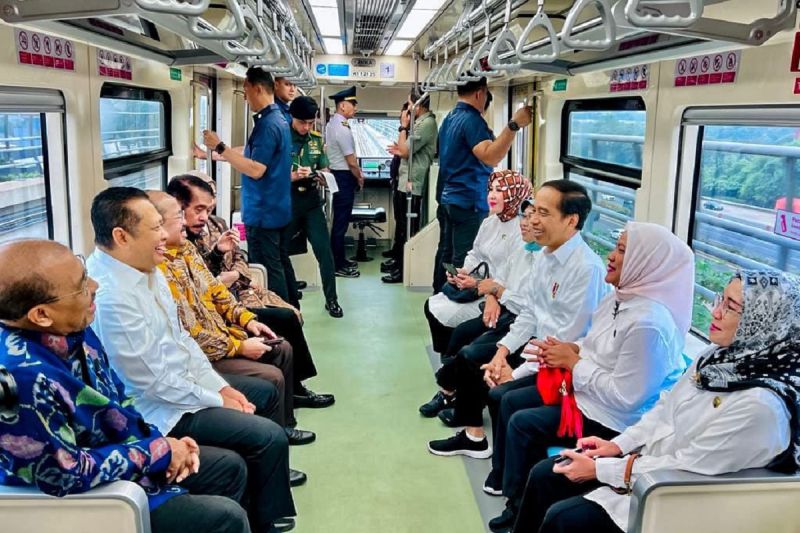 Ketua MPR dorong percepatan transportasi umum yang murah dan aman Ketua MPR dorong percepatan transportasi umum yang murah dan aman