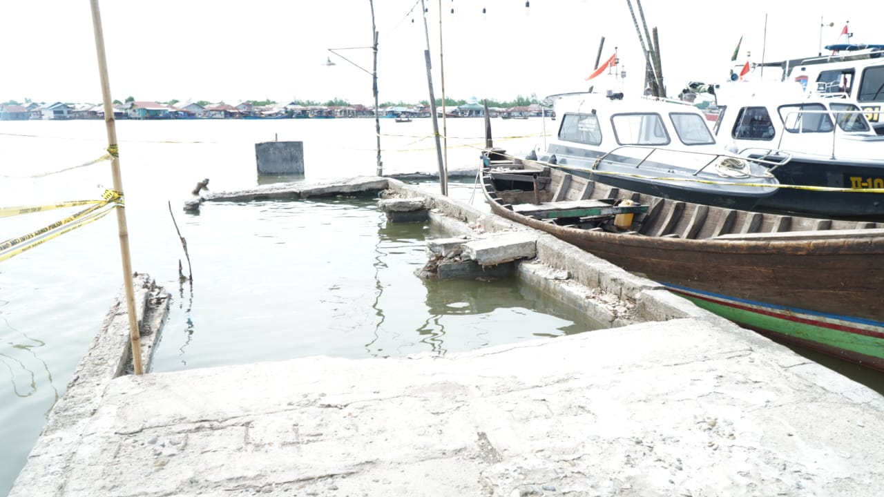 Dermaga TPI Pangkalan Brandan rubuh, enam warga luka, dua diantaranya balita