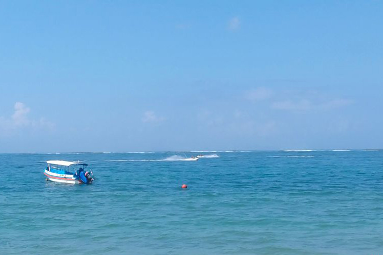 BBMKG minta waspadai gelombang empat meter di jalur penyeberangan Bali BBMKG minta waspadai gelombang empat meter di jalur penyeberangan Bali