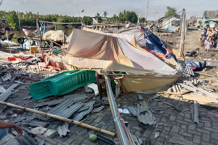 4 Agustus 2022: Muaragembong diterjang puting beliung, rumah dan tenda hajatan porak-poranda