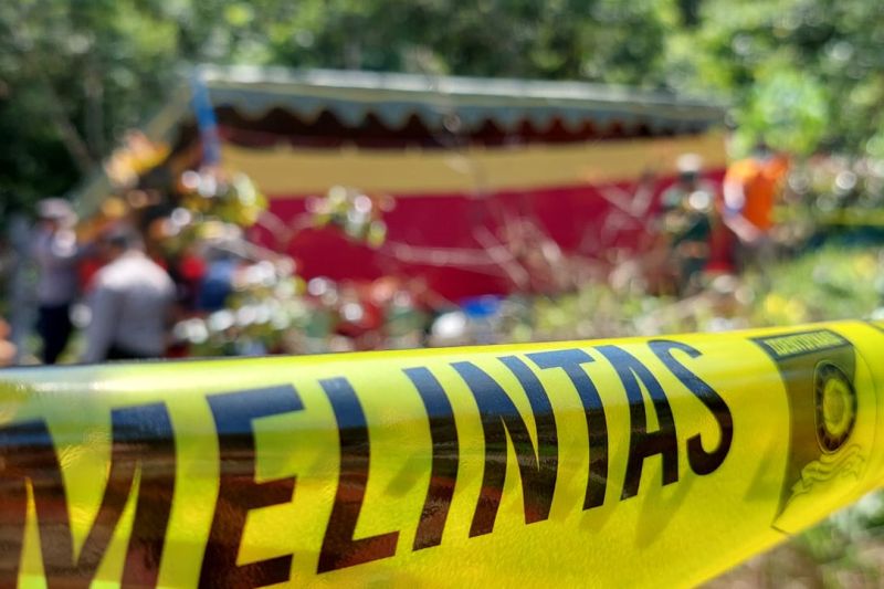 Polres Trenggalek bongkar makam balita meninggal pascaimunisasi Polres Trenggalek bongkar makam balita meninggal pascaimunisasi