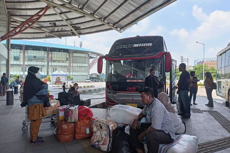Terminal Pulo Gebang berangkatkan 1.000 pemudik pada libur Jumat Agung