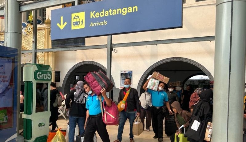 Arus milir dengan kereta api stabil pada angka 43.000 orang Arus milir dengan kereta api stabil pada angka 43.000 orang