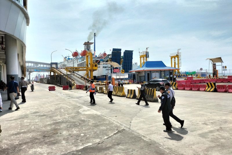 Arus balik di Pelabuhan Bakauheni kembali lengang pada H+5 pagi Arus balik di Pelabuhan Bakauheni kembali lengang pada H+5 pagi